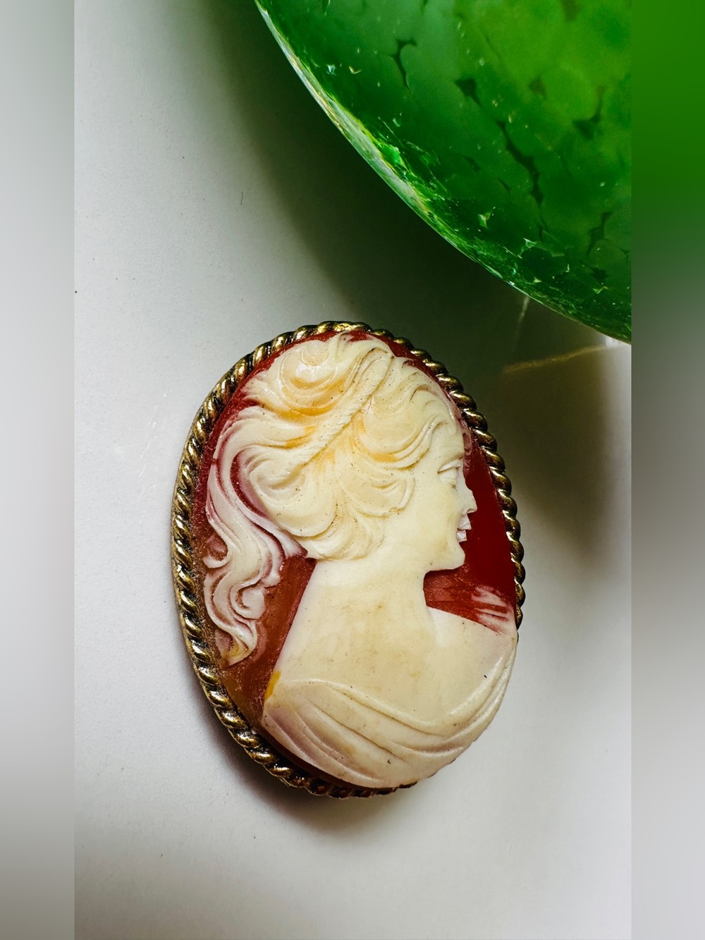 Cameo Brooch*Vintage~1950’s~Pin*Gold tone*Timeless Jewlery*